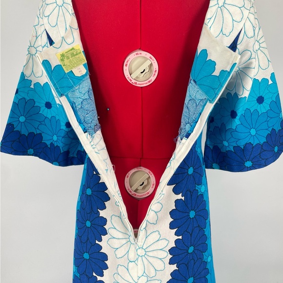 Stunning 1960s Blue & White Hawaiian Floral Flared Sleeve Maxi Sundress - Picture 12 of 16